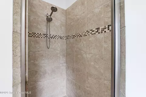 Bath - 955 Shiloh Dr, Melbourne, FL 32940 photo 4 of 6