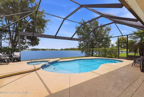 Exterior - 955 Shiloh Dr, Melbourne, FL 32940 photo 4 of 9