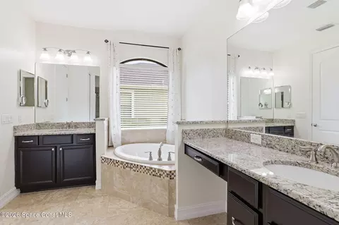 Bath - 955 Shiloh Dr, Melbourne, FL 32940 photo 3 of 6