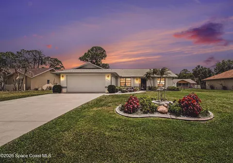 1550 Heartwellville St NW, Palm Bay, FL 32907