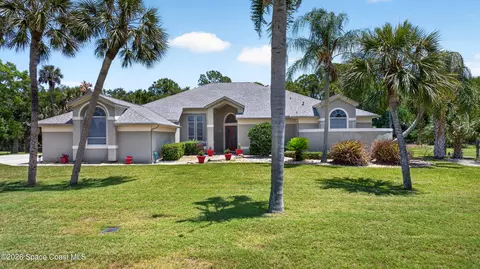 900 Bluegrass Ln, Rockledge, FL 32955