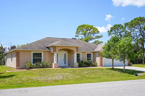 550 Brickell St SE, Palm Bay, FL 32909