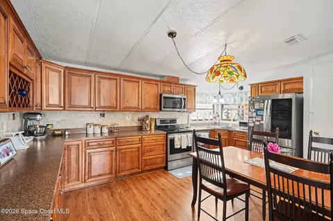 512 Susan Dr, Melbourne, FL 32904 photo 3