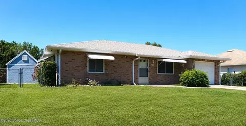 458 Borraclough Ave NW, Palm Bay, FL 32907