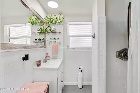 Bath - 440 Charles Dr, Melbourne, FL 32935 photo 2 of 4