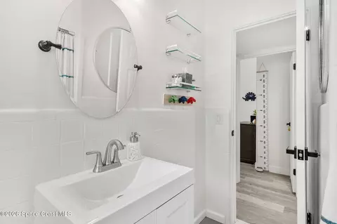 Bath - 440 Charles Dr, Melbourne, FL 32935 photo 4 of 4