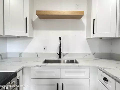 Kitchen - 2578 Coventry Rd, Melbourne, FL 32935 photo 4 of 7