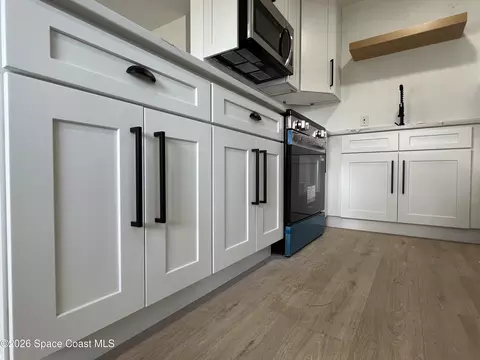 Kitchen - 2578 Coventry Rd, Melbourne, FL 32935 photo 6 of 7