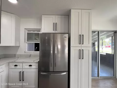 Kitchen - 2578 Coventry Rd, Melbourne, FL 32935 photo 7 of 7