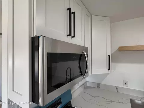 Kitchen - 2578 Coventry Rd, Melbourne, FL 32935 photo 5 of 7