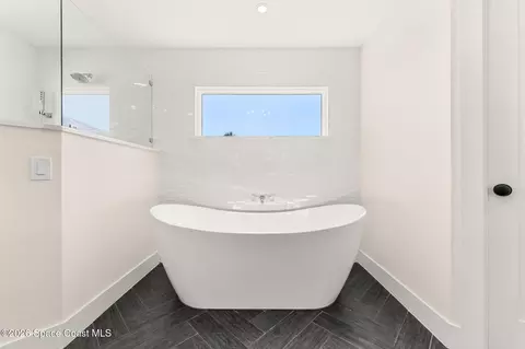 Bath - 751 Oak Ridge Dr, Indialantic, FL 32903 photo 4 of 8
