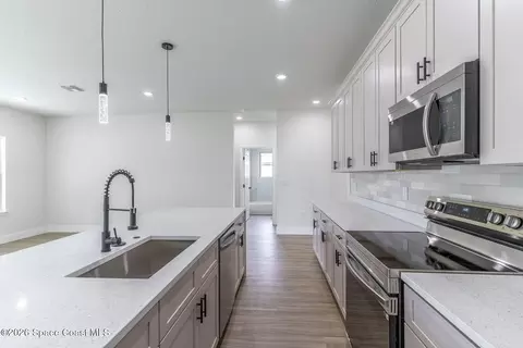 Kitchen - 983 Pace Dr NW, Palm Bay, FL 32907 photo 4 of 4