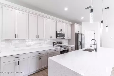 Kitchen - 983 Pace Dr NW, Palm Bay, FL 32907 photo 2 of 4