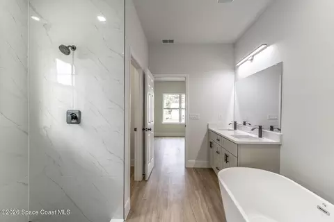 Bath - 983 Pace Dr NW, Palm Bay, FL 32907 photo 2 of 5