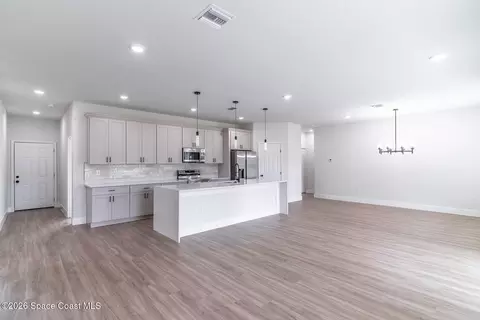 Living - 983 Pace Dr NW, Palm Bay, FL 32907 photo 3 of 8