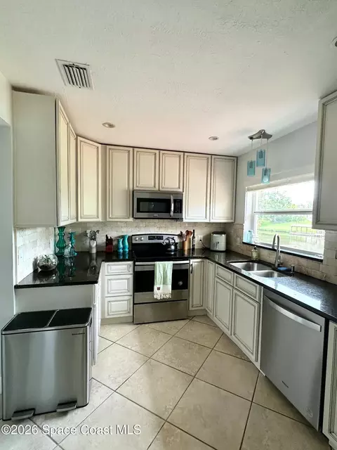 Kitchen - 589 Hillside Ct, Melbourne, FL 32935 photo 1 of 1