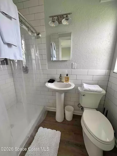 Bath - 589 Hillside Ct, Melbourne, FL 32935 photo 1 of 2