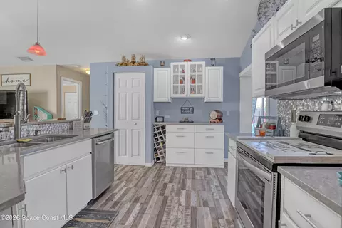 Kitchen - 1432 Old Millpond Rd, Melbourne, FL 32940 photo 3 of 5