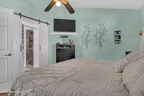 Bedroom - 1432 Old Millpond Rd, Melbourne, FL 32940 photo 4 of 5