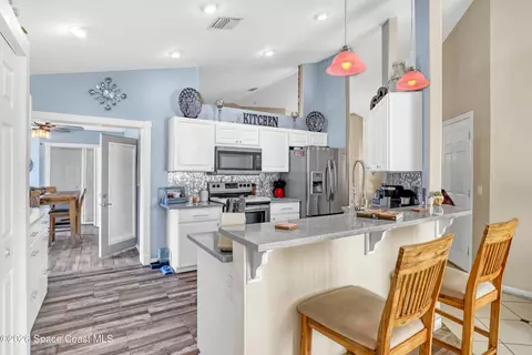 Kitchen - 1432 Old Millpond Rd, Melbourne, FL 32940 photo 4 of 5