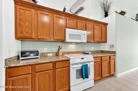 Kitchen - 3417 Hoofprint Dr, Melbourne, FL 32940 photo 2 of 4