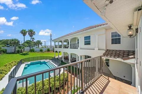 Exterior - 201 Loggerhead Dr, Melbourne Beach, FL 32951 photo 16 of 21