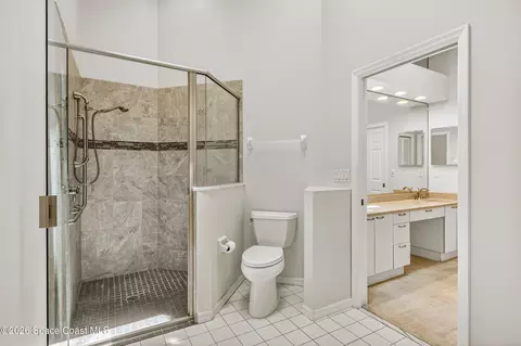Bath - 604 Brookwood Pl, Melbourne, FL 32940 photo 2 of 4