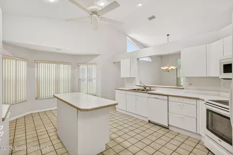 Kitchen - 604 Brookwood Pl, Melbourne, FL 32940 photo 6 of 6