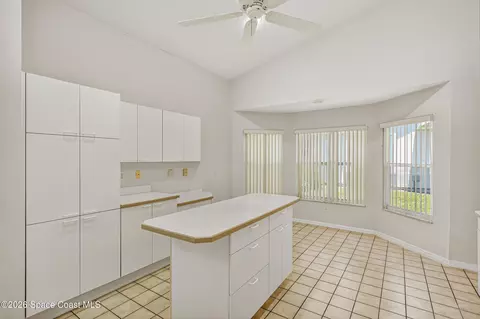 Kitchen - 604 Brookwood Pl, Melbourne, FL 32940 photo 2 of 6