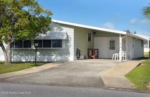 642 Periwinkle Cir, Barefoot Bay, FL 32976