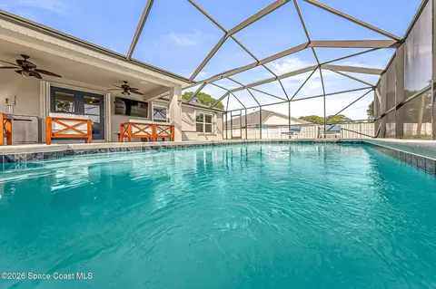 210 Pelican Dr NE, Palm Bay, FL 32907