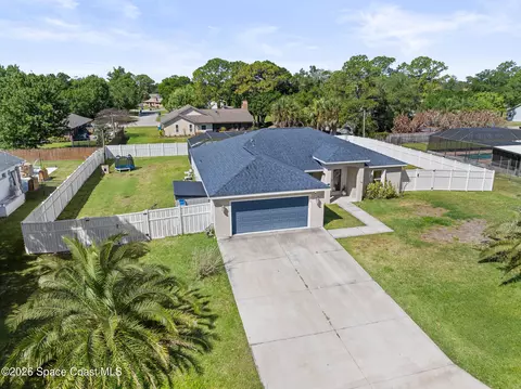 210 Pelican Dr NE, Palm Bay, FL 32907