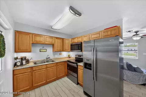 Kitchen - 2139 Smathers Cir N, Melbourne, FL 32935 photo 1 of 2