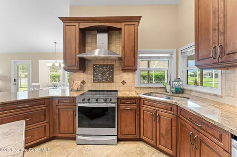 Kitchen - 730 Palmer Way, Melbourne, FL 32940 photo 5 of 7