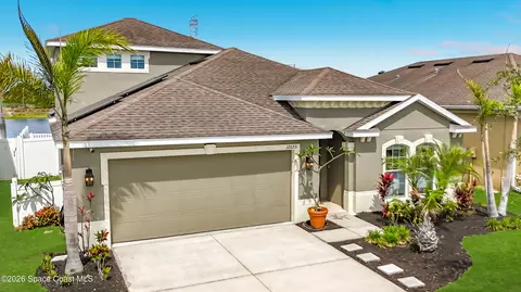 12033 Grand Kempston Dr, Gibsonton, FL 33534