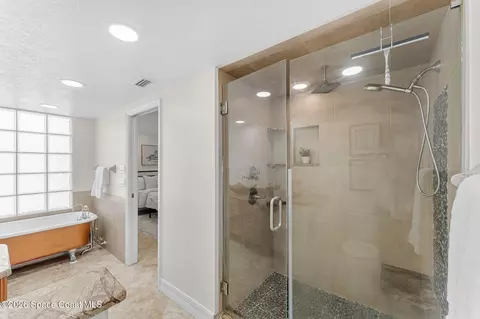 Bath - 4830 Durango Pl, Melbourne, FL 32904 photo 2 of 4