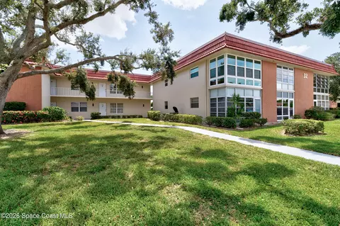 32 Pine Arbor Ln #205, Vero Beach, FL 32962