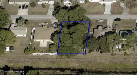 560 Bluefields St SE, Palm Bay, FL 32909