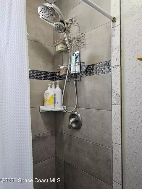 Bath - 1925 Bradway St NE, Palm Bay, FL 32905 photo 4 of 6