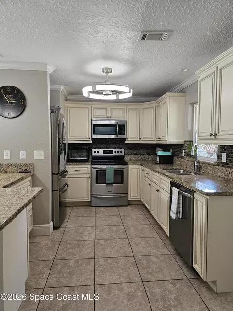 Kitchen - 1925 Bradway St NE, Palm Bay, FL 32905 photo 4 of 7