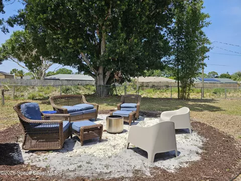 Exterior - 1925 Bradway St NE, Palm Bay, FL 32905 photo 8 of 10