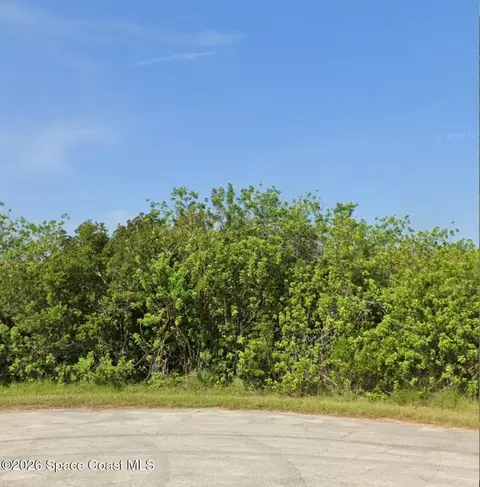 8 Stallion Ct, Palm Bay, FL 32909