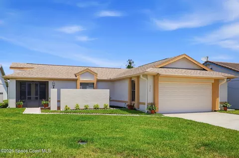 326 Pine Ridge Ln, Melbourne, FL 32940