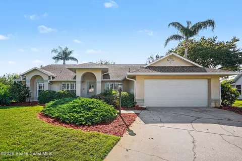 498 Lake Victoria Cir, Melbourne, FL 32940