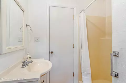 Bath - 3585 Aurantia Rd, Mims, FL 32754 photo 2 of 4