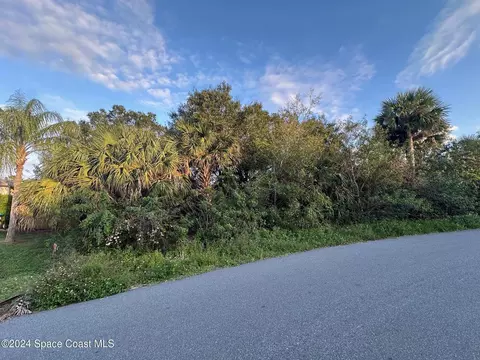 2961 Palisades Dr SE, Palm Bay, FL 32909