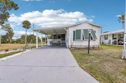 513 S Egret Cir, Barefoot Bay, FL 32976