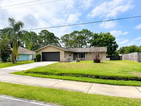 782 Americana Blvd NE, Palm Bay, FL 32907