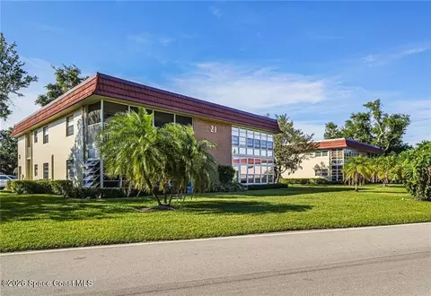 21 Pine Arbor Ln #104, Vero Beach, FL 32962