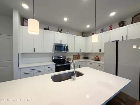 Kitchen - 6943 Five Oaks Dr, Harmony, FL 34773 photo 1 of 2